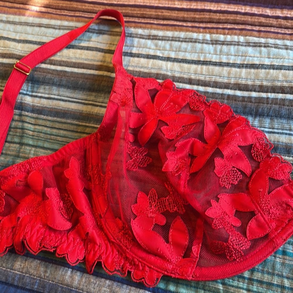 Victoria’s Secret red unlined lacy sheer UW bra 36DDD